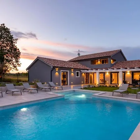 Tre Olive By Istrialux * Grandici